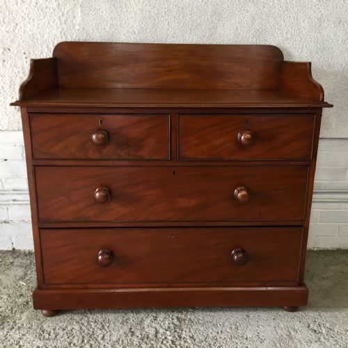victorian mahogany chest of drawers with gallery back - CATEGORY: ANTIQUE CHEST OF DRAWERS - DATED VICTORIAN