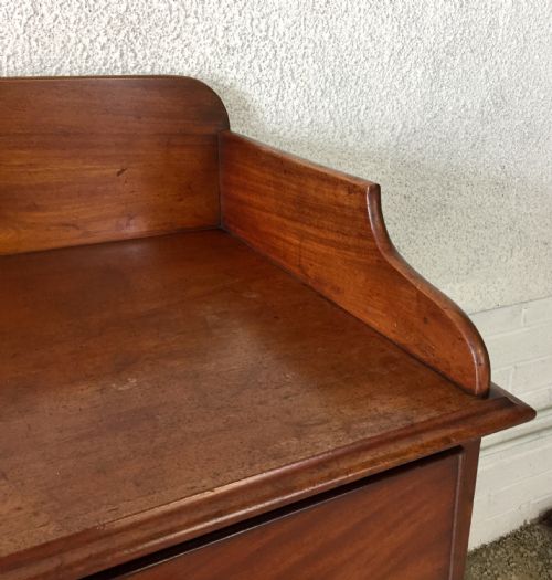 VICTORIAN MAHOGANY CHEST OF DRAWERS WITH GALLERY BACK - ADDITIONAL PHOTO 4
