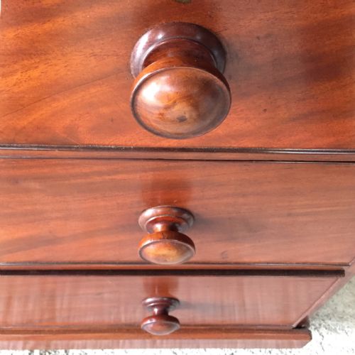 VICTORIAN MAHOGANY CHEST OF DRAWERS WITH GALLERY BACK - ADDITIONAL PHOTO 6