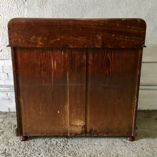 VICTORIAN MAHOGANY CHEST OF DRAWERS WITH GALLERY BACK - ADDITIONAL PHOTO 9