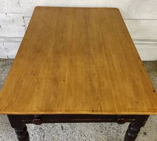 VICTORIAN PINE TABLE WITH ORIGINAL PAINT BASE - ADDITIONAL PHOTO 3