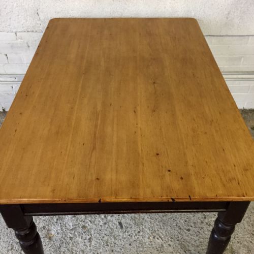 VICTORIAN PINE TABLE WITH ORIGINAL PAINT BASE - ADDITIONAL PHOTO 4