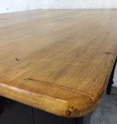 VICTORIAN PINE TABLE WITH ORIGINAL PAINT BASE - ADDITIONAL PHOTO 5