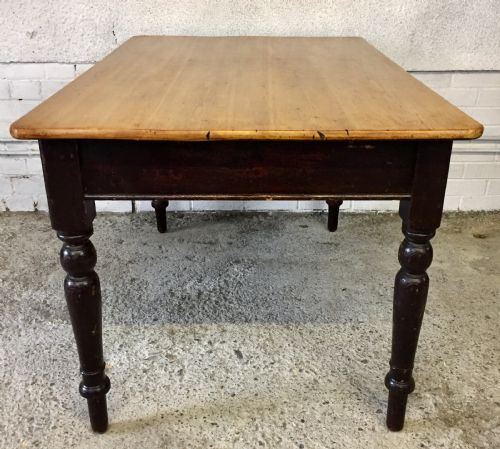 VICTORIAN PINE TABLE WITH ORIGINAL PAINT BASE - ADDITIONAL PHOTO 9