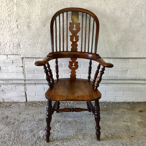 19th century elm and beech windsor chair - CATEGORY: ANTIQUE CHAIRS - DATED 19TH CENTURY
