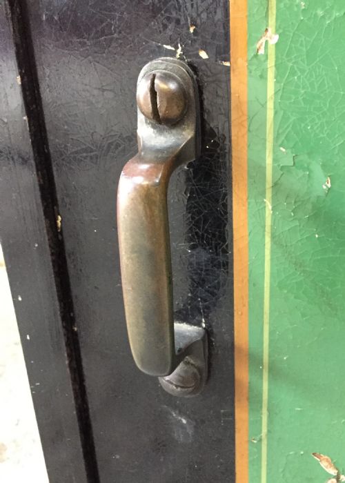 CIRCA 1900 MILNERS SAFE WITH KEYS - ADDITIONAL PHOTO 5