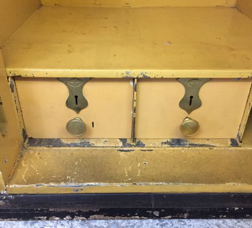 CIRCA 1900 MILNERS SAFE WITH KEYS - ADDITIONAL PHOTO 10