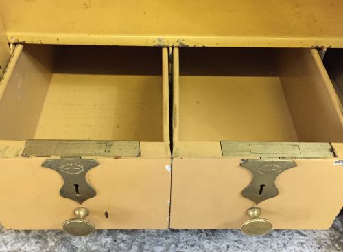 CIRCA 1900 MILNERS SAFE WITH KEYS - ADDITIONAL PHOTO 11