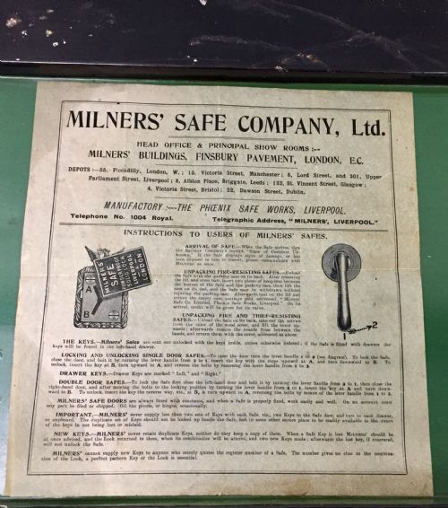 CIRCA 1900 MILNERS SAFE WITH KEYS - ADDITIONAL PHOTO 17