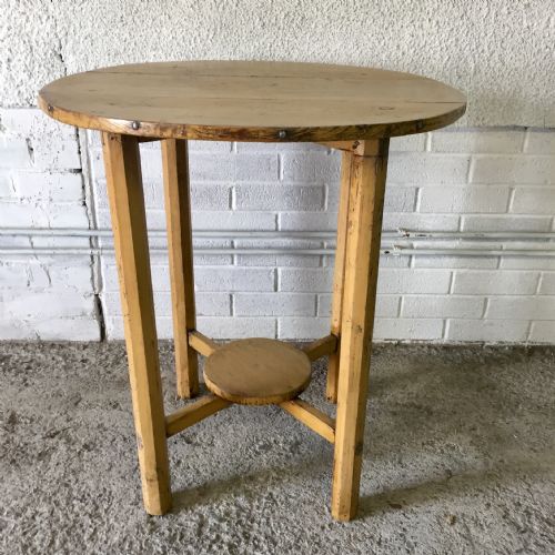 19th century irish round table - CATEGORY: ANTIQUE TABLES - DATED 19TH CENTURY