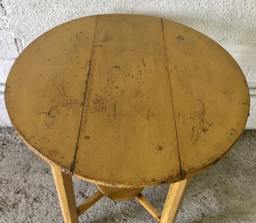 19TH CENTURY IRISH ROUND TABLE - ADDITIONAL PHOTO 3