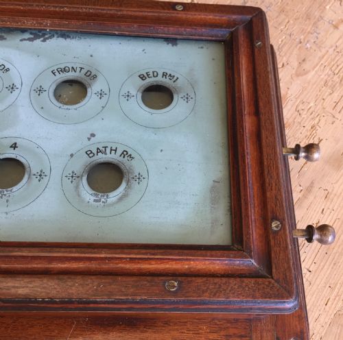 SERVANTS BELL BOX IN MAHOGANY CASE - ADDITIONAL PHOTO 3