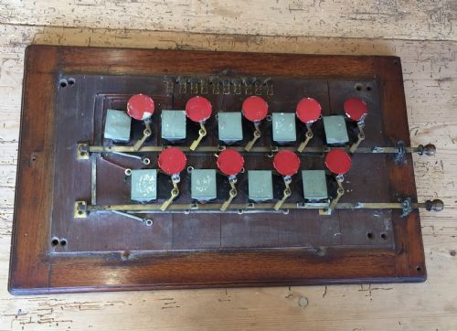 SERVANTS BELL BOX IN MAHOGANY CASE - ADDITIONAL PHOTO 7