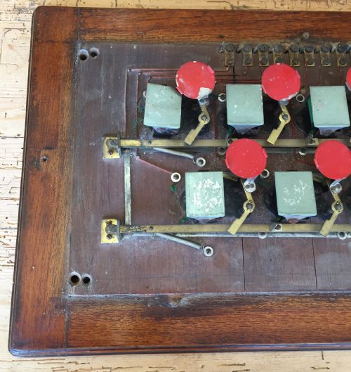 SERVANTS BELL BOX IN MAHOGANY CASE - ADDITIONAL PHOTO 8