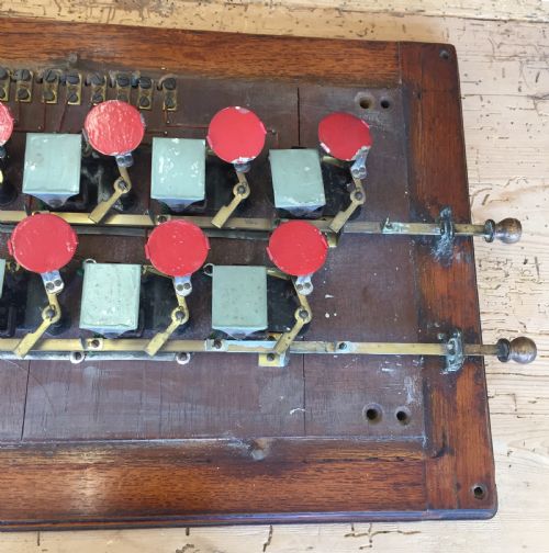 SERVANTS BELL BOX IN MAHOGANY CASE - ADDITIONAL PHOTO 9