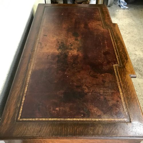 CIRCA 1900 OAK KNEEHOLE PEDESTAL DESK - ADDITIONAL PHOTO 1