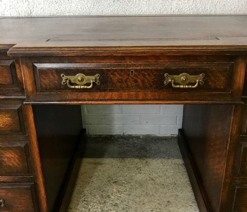 CIRCA 1900 OAK KNEEHOLE PEDESTAL DESK - ADDITIONAL PHOTO 6