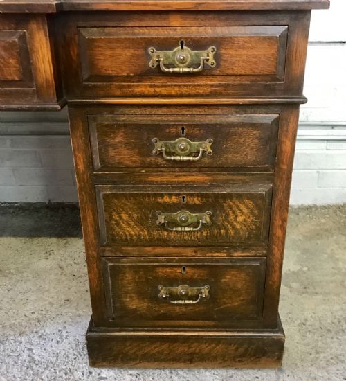 CIRCA 1900 OAK KNEEHOLE PEDESTAL DESK - ADDITIONAL PHOTO 7