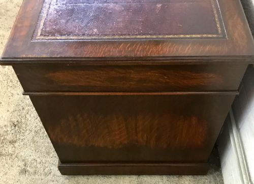 CIRCA 1900 OAK KNEEHOLE PEDESTAL DESK - ADDITIONAL PHOTO 12