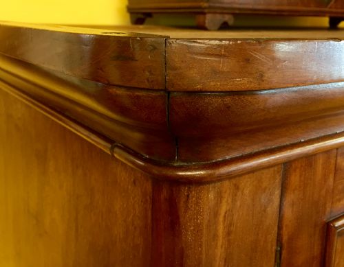 VICTORIAN MAHOGANY DWARF LINEN PRESS WITH KEY - ADDITIONAL PHOTO 1
