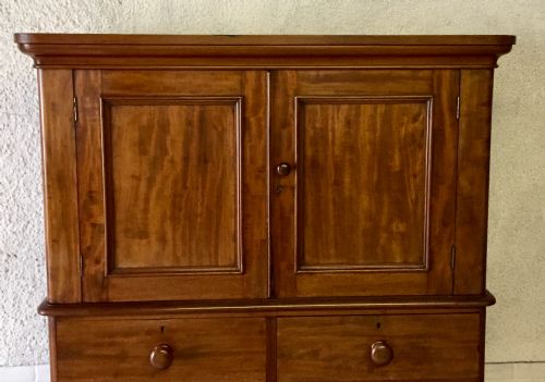 VICTORIAN MAHOGANY DWARF LINEN PRESS WITH KEY - ADDITIONAL PHOTO 2