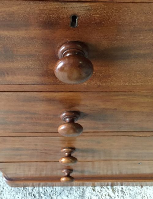 VICTORIAN MAHOGANY DWARF LINEN PRESS WITH KEY - ADDITIONAL PHOTO 6