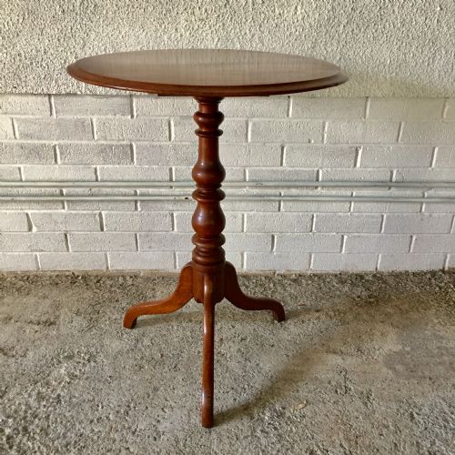 victorian mahogany tilt top table on tripod legs - CATEGORY: ANTIQUE TABLES - DATED VICTORIAN