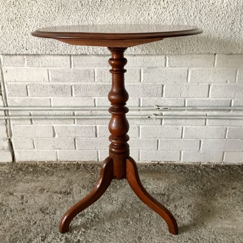VICTORIAN MAHOGANY TILT TOP TABLE ON TRIPOD LEGS - ADDITIONAL PHOTO 1