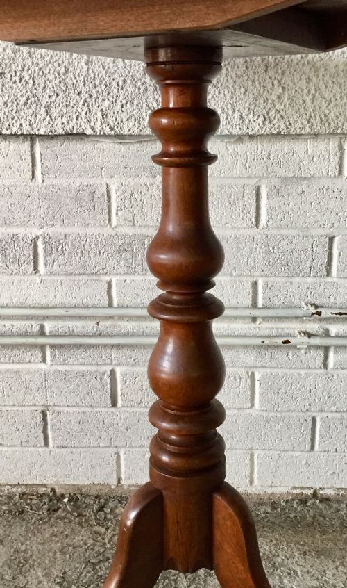 VICTORIAN MAHOGANY TILT TOP TABLE ON TRIPOD LEGS - ADDITIONAL PHOTO 4