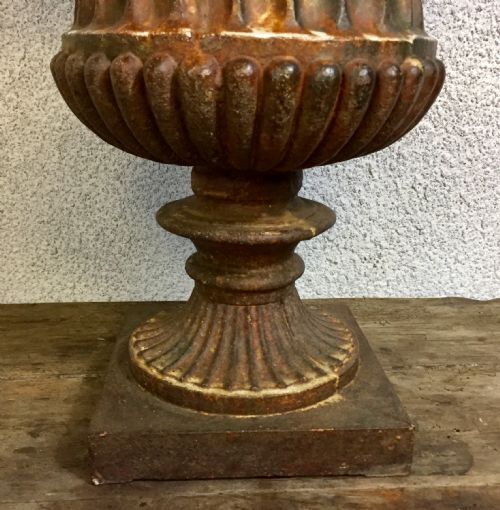 SET OF VICTORIAN CAST IRON GARDEN URNS - ADDITIONAL PHOTO 5
