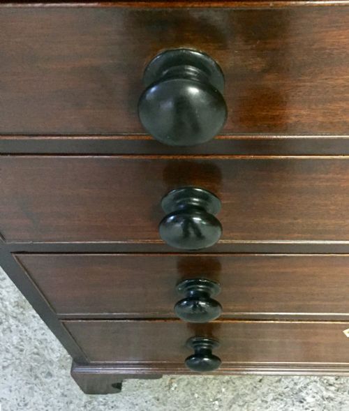 CIRCA 1800 MAHOGANY GRADUATED CHEST OF DRAWERS - ADDITIONAL PHOTO 5