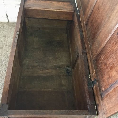 18TH CENTURY OAK PANELLED COFFER - ADDITIONAL PHOTO 6