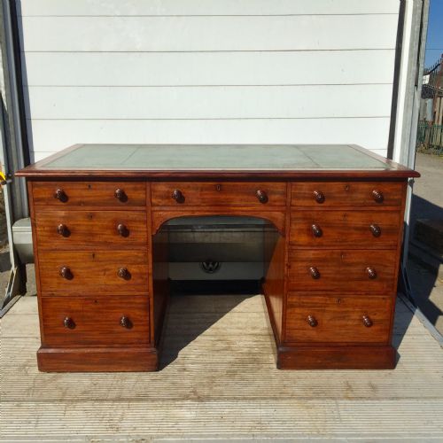 victorian mahogany kneehole desk - CATEGORY: ANTIQUE DESKS - DATED VICTORIAN