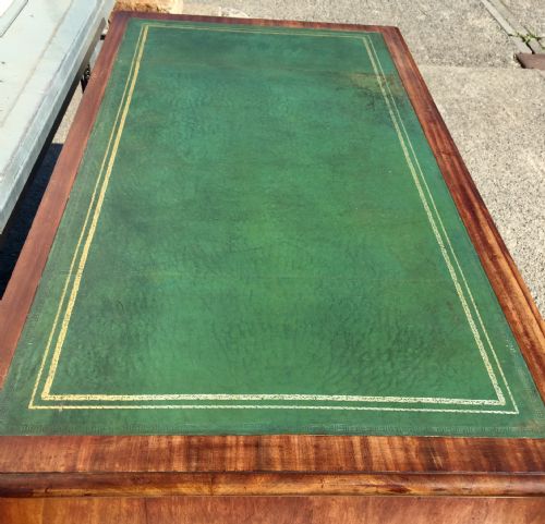 VICTORIAN MAHOGANY KNEEHOLE DESK - ADDITIONAL PHOTO 2