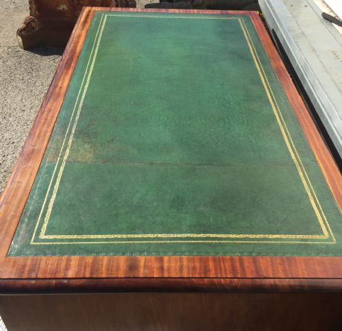 VICTORIAN MAHOGANY KNEEHOLE DESK - ADDITIONAL PHOTO 3