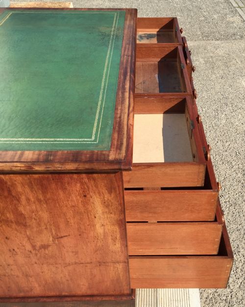 VICTORIAN MAHOGANY KNEEHOLE DESK - ADDITIONAL PHOTO 6