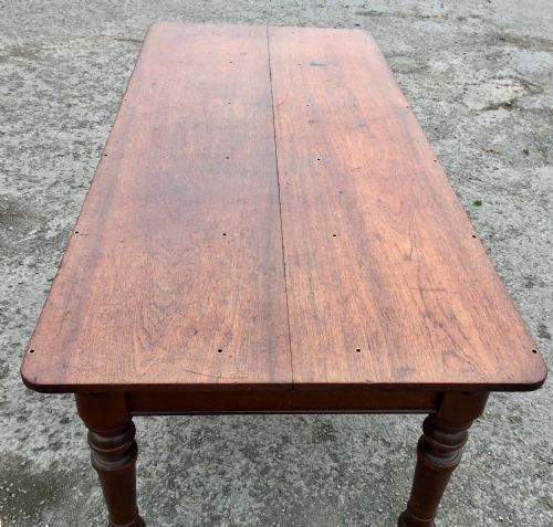 VICTORIAN MAHOGANY TABLE WITH TURNED LEGS - ADDITIONAL PHOTO 2