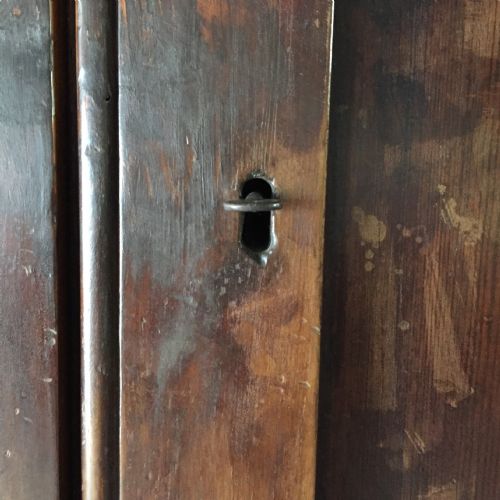19TH CENTURY PINE HOUSEKEEPERS CUPBOARD IN ORIGINAL FINISH - ADDITIONAL PHOTO 6