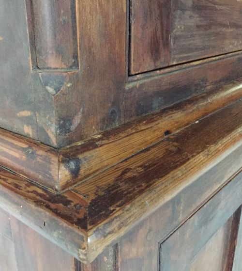 19TH CENTURY PINE HOUSEKEEPERS CUPBOARD IN ORIGINAL FINISH - ADDITIONAL PHOTO 7