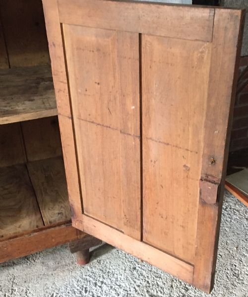 19TH CENTURY PINE HOUSEKEEPERS CUPBOARD IN ORIGINAL FINISH - ADDITIONAL PHOTO 15