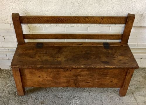 EARLY 19TH CENTURY EUROPEAN PINE BENCH OF SMALL SCALE - ADDITIONAL PHOTO 1
