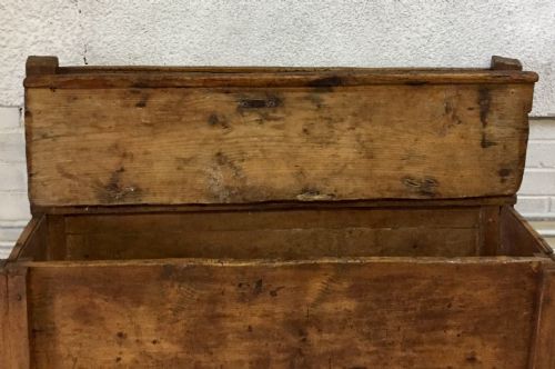 EARLY 19TH CENTURY EUROPEAN PINE BENCH OF SMALL SCALE - ADDITIONAL PHOTO 5