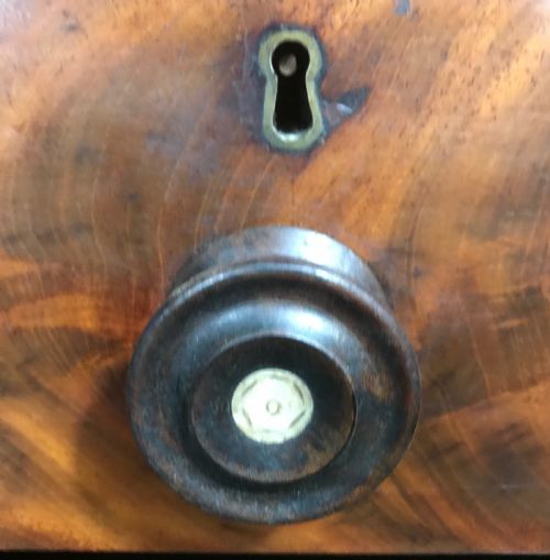 VICTORIAN MAHOGANY CHEST OF DRAWERS - ADDITIONAL PHOTO 4