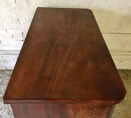 VICTORIAN MAHOGANY CHEST OF DRAWERS WITH ORIGINAL TURNED KNOBS AND FEET - ADDITIONAL PHOTO 4