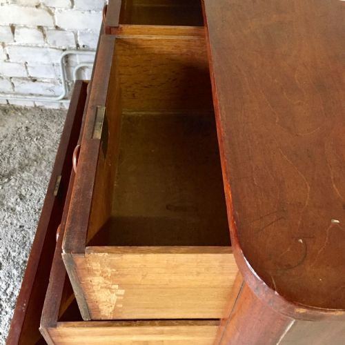 VICTORIAN MAHOGANY CHEST OF DRAWERS WITH ORIGINAL TURNED KNOBS AND FEET - ADDITIONAL PHOTO 5