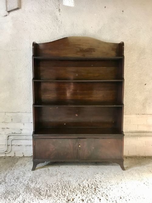 georgian mahogany waterfall bookcase with cupboard to base - CATEGORY: ANTIQUE BOOKCASES - DATED GEORGIAN