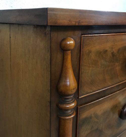 EARLY VICTORIAN MAHOGANY BOW FRONT CHEST OF DRAWERS - ADDITIONAL PHOTO 4