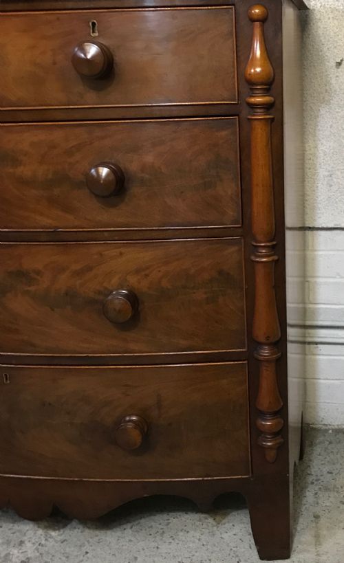 EARLY VICTORIAN MAHOGANY BOW FRONT CHEST OF DRAWERS - ADDITIONAL PHOTO 5