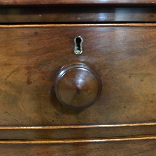 EARLY VICTORIAN MAHOGANY BOW FRONT CHEST OF DRAWERS - ADDITIONAL PHOTO 6