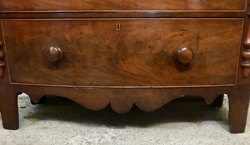 EARLY VICTORIAN MAHOGANY BOW FRONT CHEST OF DRAWERS - ADDITIONAL PHOTO 9